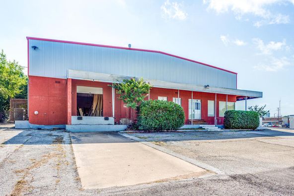 552 W Bedford Euless Rd, Hurst, TX 76053